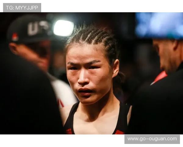 张伟丽放弃草量级金腰带,专注蝇量级冠军挑战